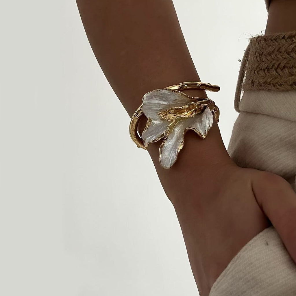 White Flower Gold-Plated Set