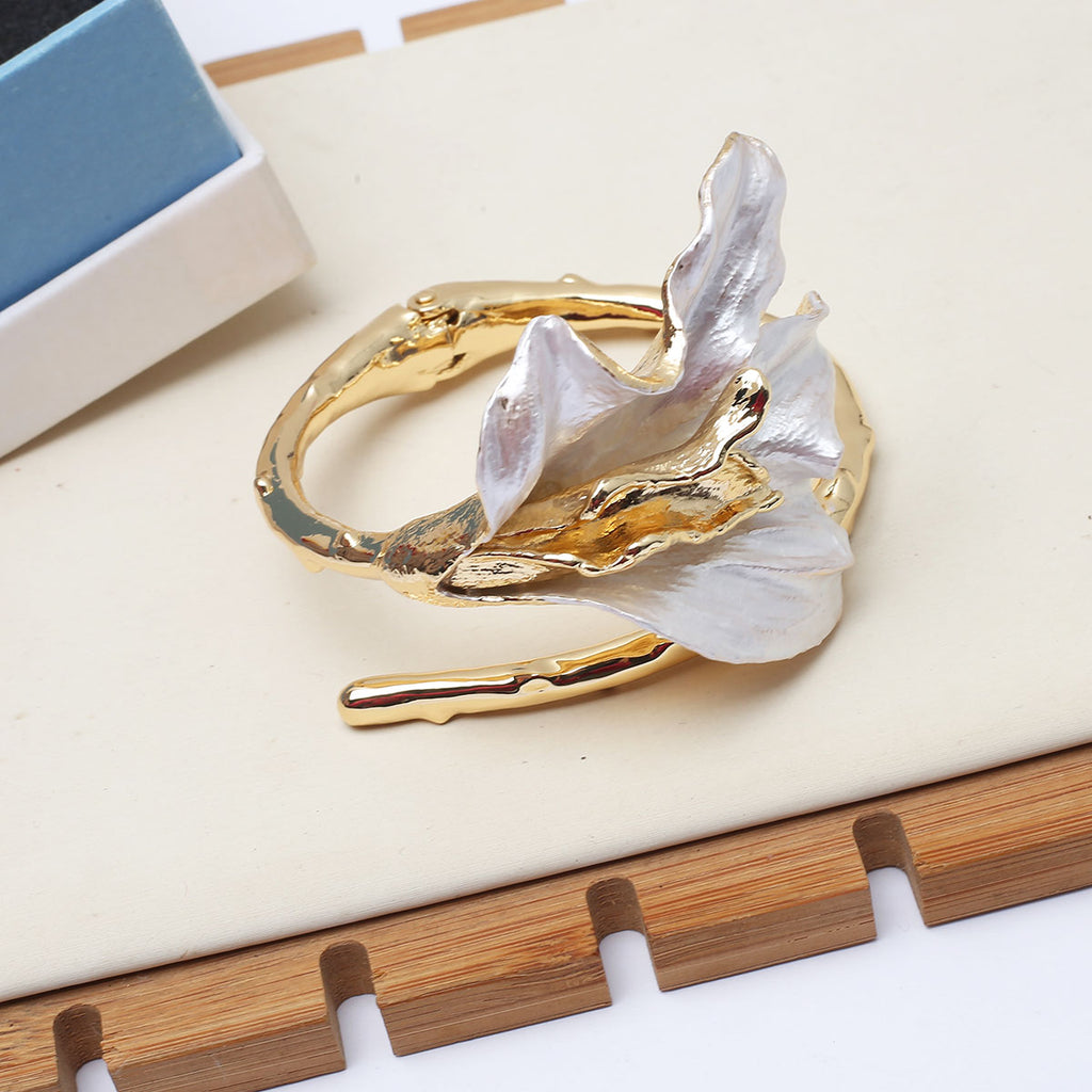 White Flower Gold-Plated Set