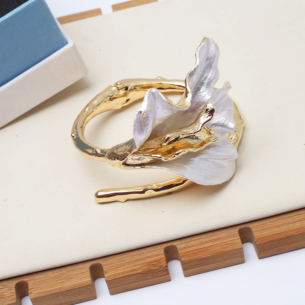 White Flower Gold-Plated Set